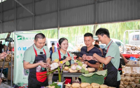 做好“雙服務(wù)”：嘉昕小廚房開播，本期主角---蓮藕